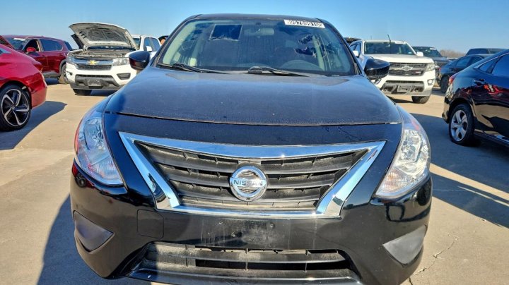 Nissan Versa  2016