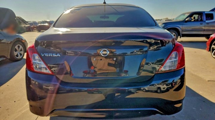 Nissan Versa  2016