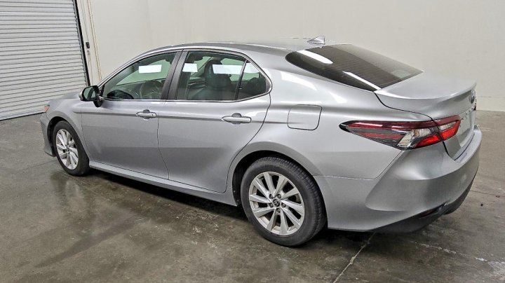 Toyota Camry  2021