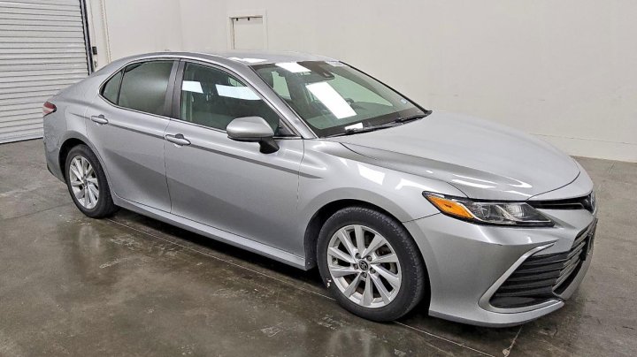 Toyota Camry  2021