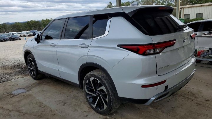 Mitsubishi Outlander  2022