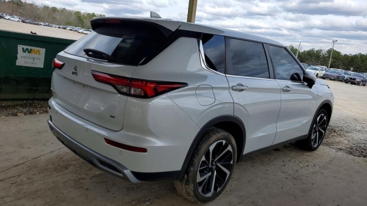 Mitsubishi Outlander  2022