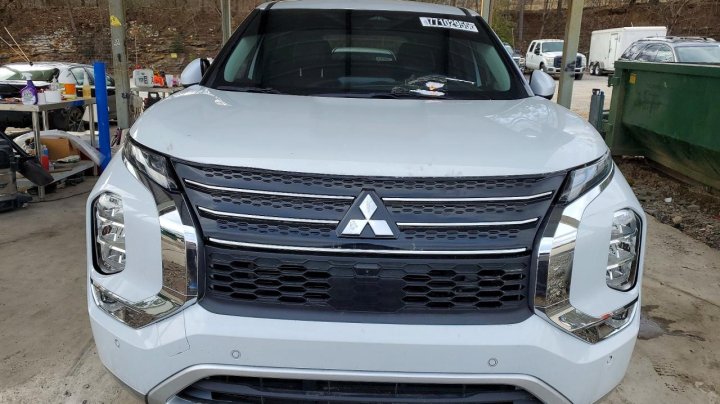 Mitsubishi Outlander  2022