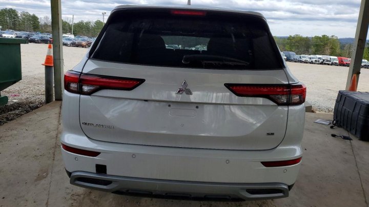 Mitsubishi Outlander  2022