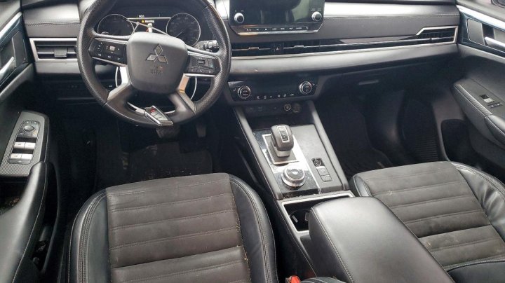 Mitsubishi Outlander  2022