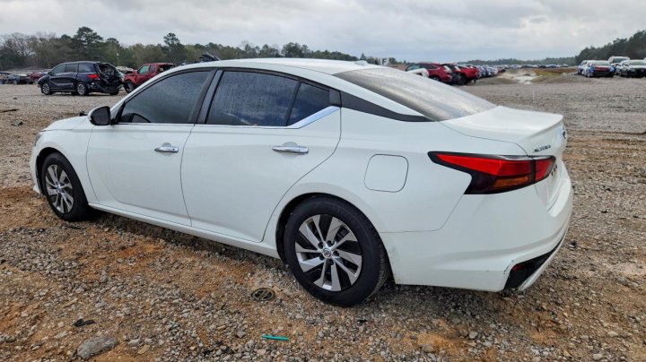Nissan Altima  2020
