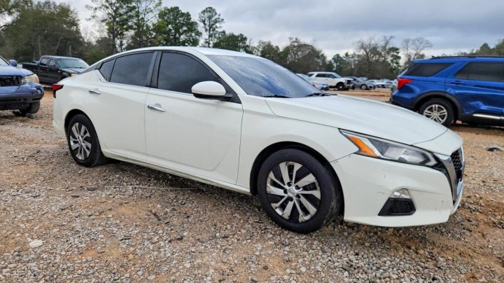 Nissan Altima  2020
