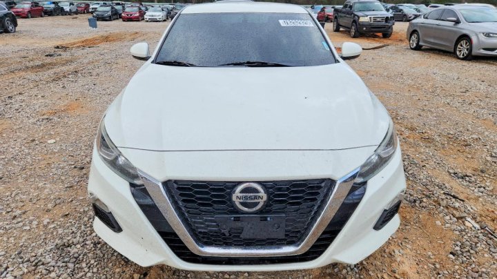 Nissan Altima  2020
