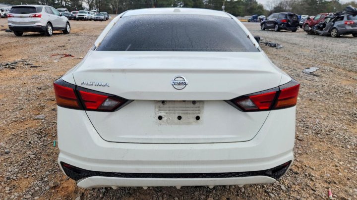 Nissan Altima  2020
