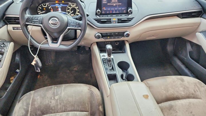 Nissan Altima  2020