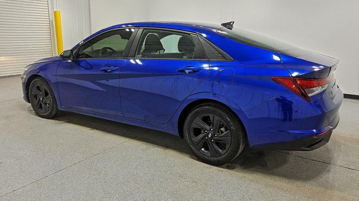 Hyundai Elantra  2021
