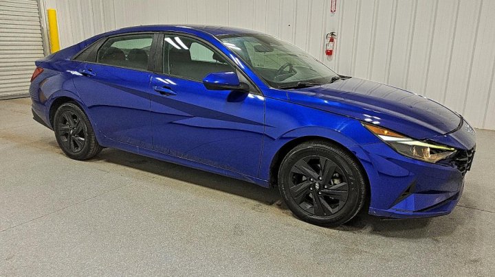 Hyundai Elantra  2021