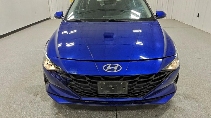 Hyundai Elantra  2021