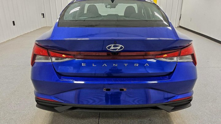 Hyundai Elantra  2021