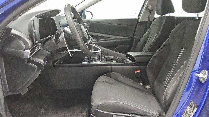 Hyundai Elantra  2021