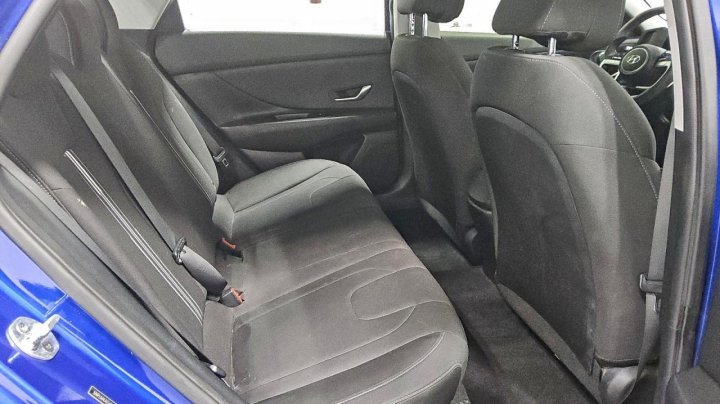 Hyundai Elantra  2021