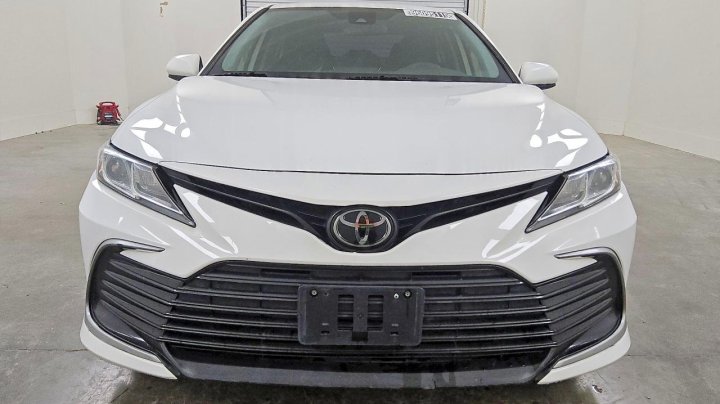 Toyota Camry  2021