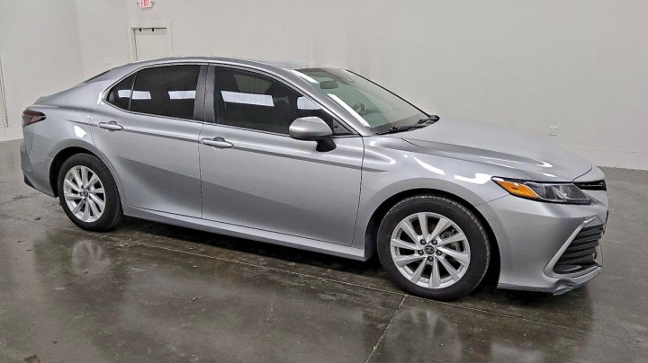 Toyota Camry  2021