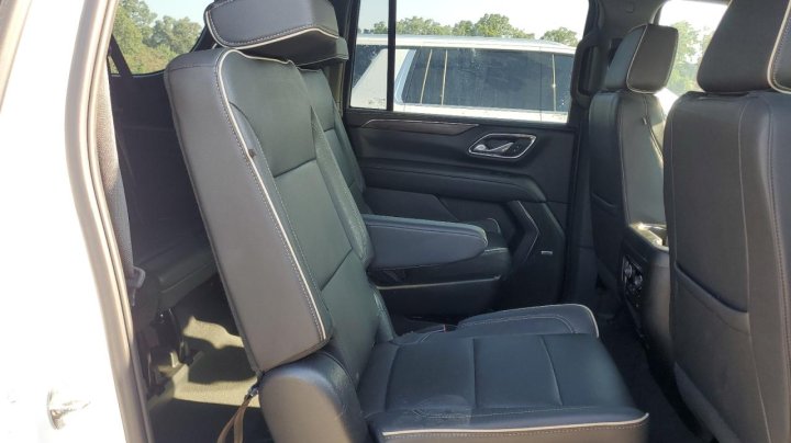 Chevrolet Suburban  2023