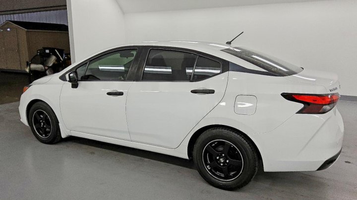 Nissan Versa  2020