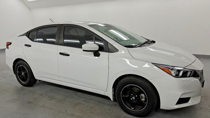Nissan Versa  2020