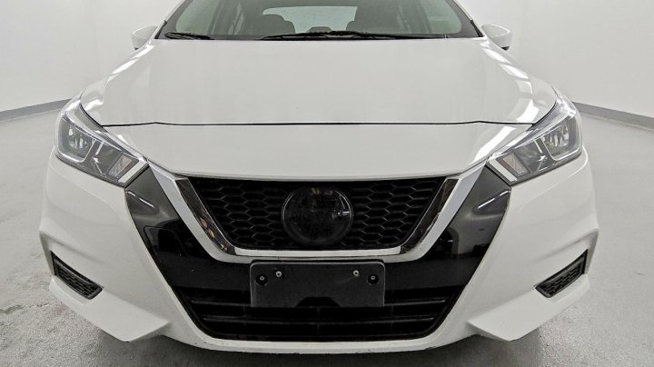 Nissan Versa  2020