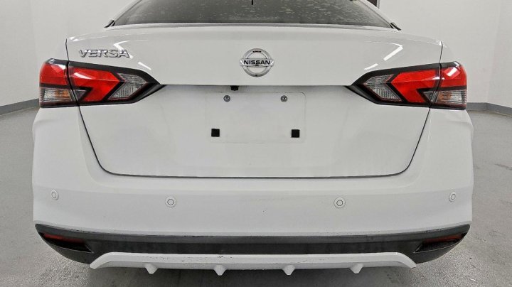 Nissan Versa  2020