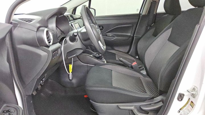 Nissan Versa  2020