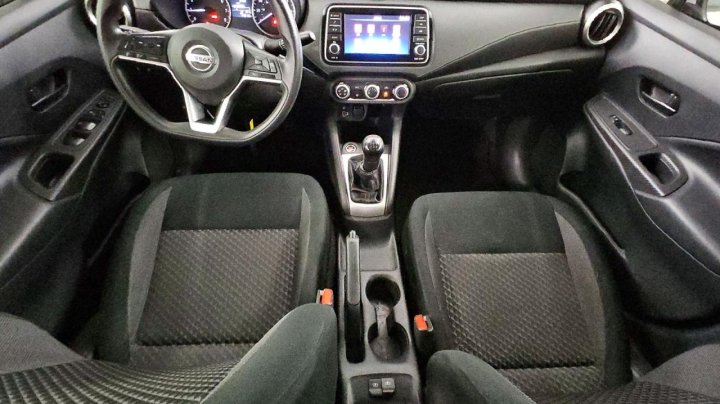 Nissan Versa  2020