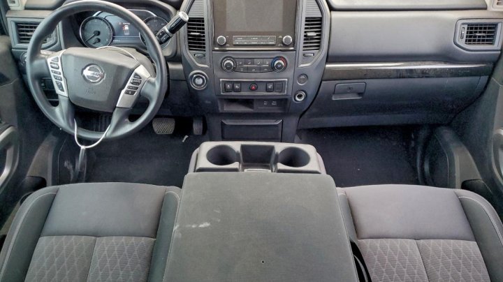 Nissan Titan  2022