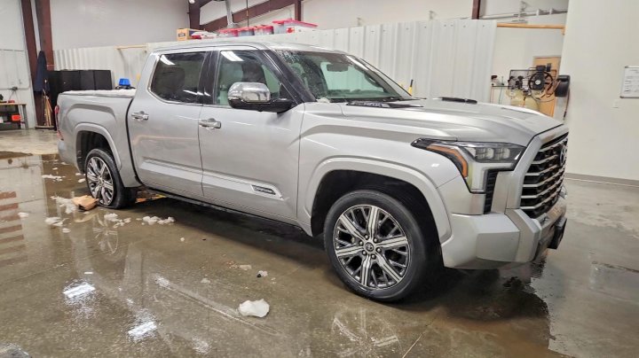 Toyota TUNDRA  2022