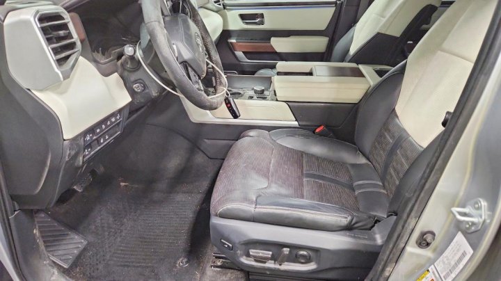 Toyota TUNDRA  2022