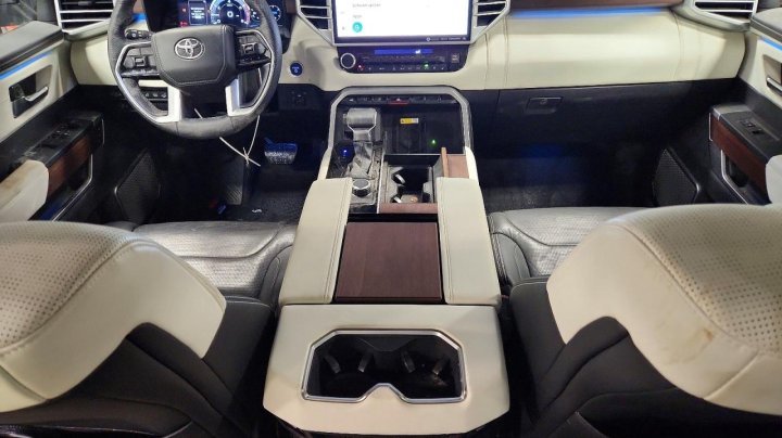 Toyota TUNDRA  2022