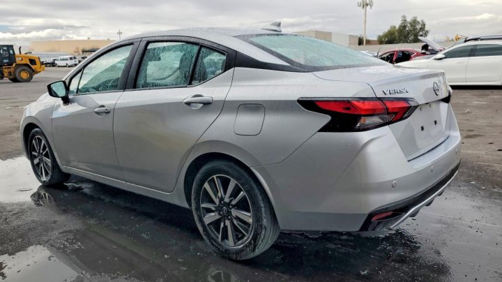 Nissan Versa  2025