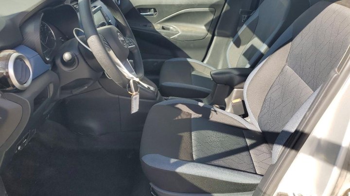 Nissan Versa  2025