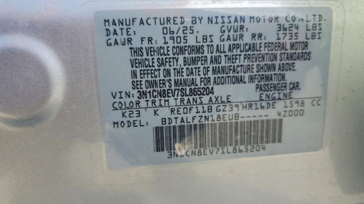 Nissan Versa  2025
