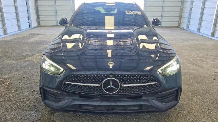 Mercedes-Benz C  2023