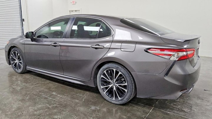 Toyota Camry  2018