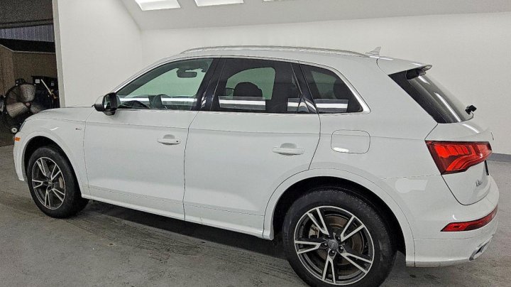 Audi Q5 E  2020