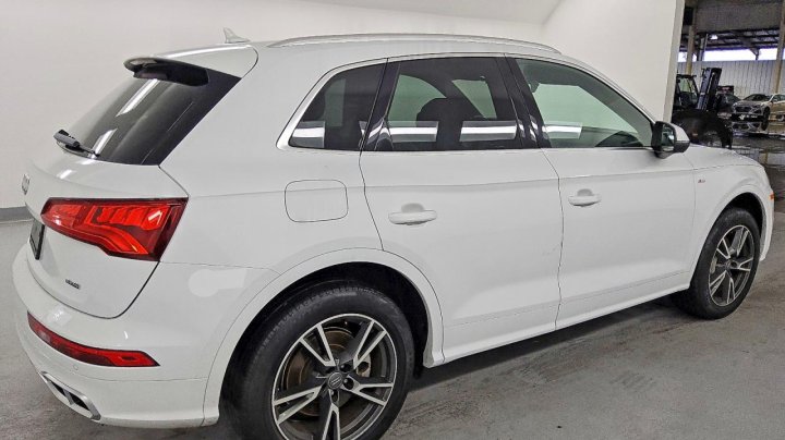 Audi Q5 E  2020