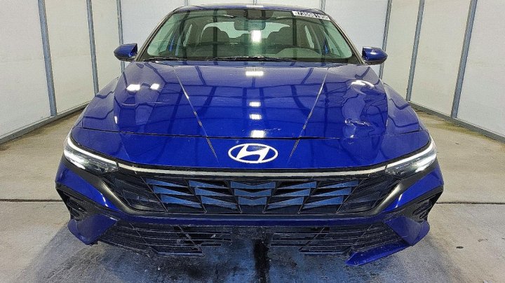 Hyundai Elantra  2025