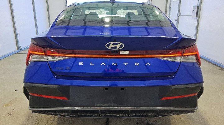 Hyundai Elantra  2025
