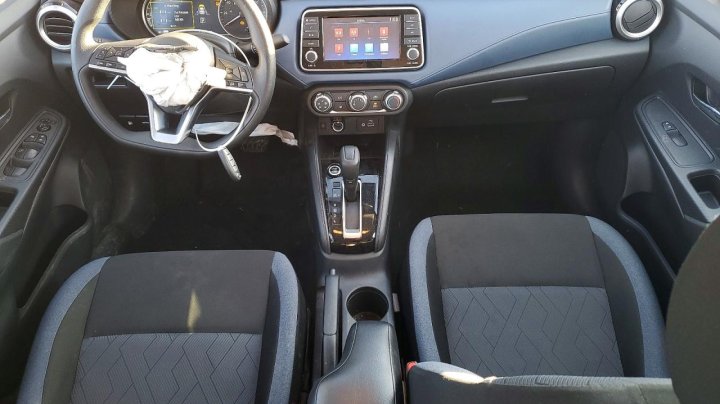 Nissan Versa  2025
