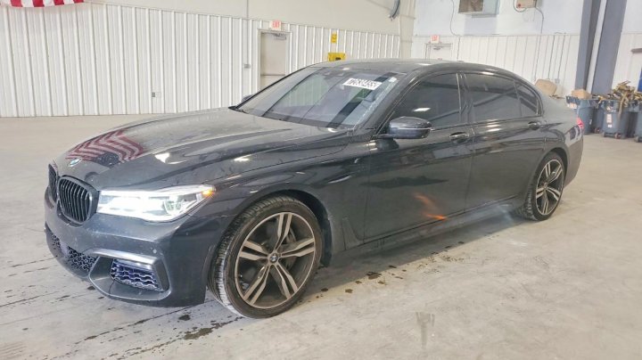 BMW 750  2017