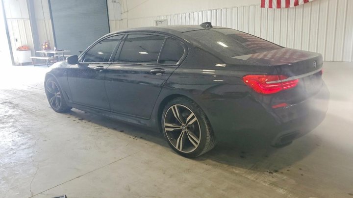 BMW 750  2017