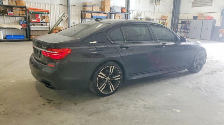 BMW 750  2017