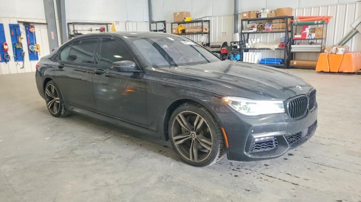 BMW 750  2017