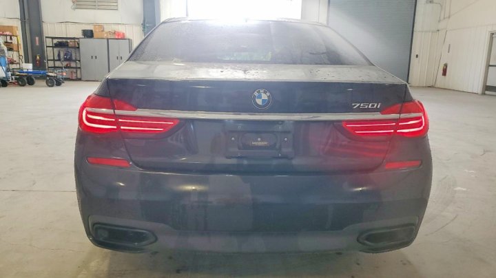 BMW 750  2017