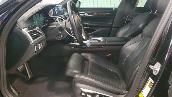 BMW 750  2017