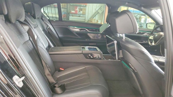 BMW 750  2017